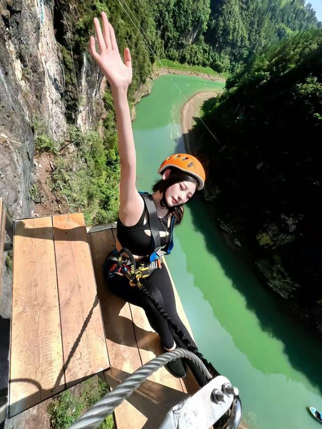 【秋游绥阳】追着风，勇闯清溪峡！