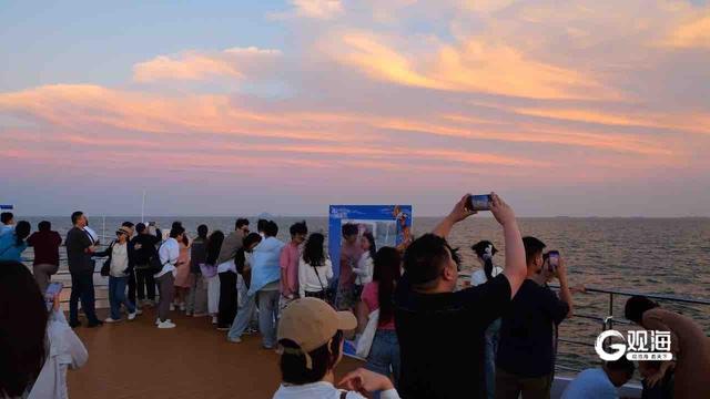 金秋惠民月，海上游船享福利！赠奶茶赏海景，“船”递暖意！