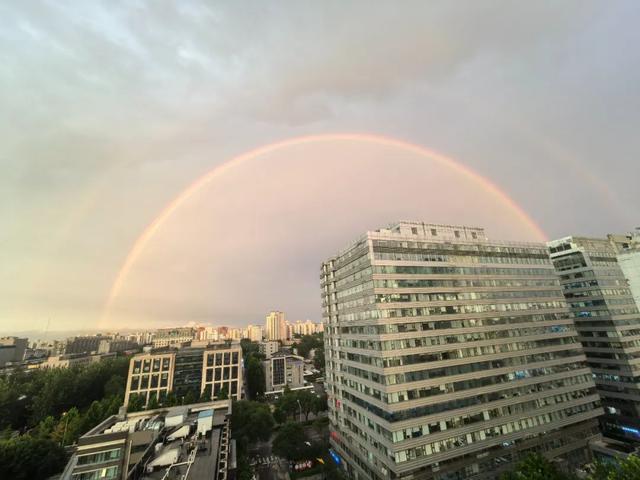 超多美图刷爆朋友圈！北京雨后出现壮美双彩虹奇观