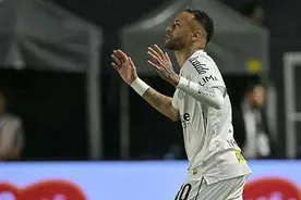 绿茵鬼步再现 5分钟造对手两黄 内马尔回归桑托斯剑指巴西国家队图片