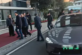雷军今日到访宁德时代 曾毓群接待图片