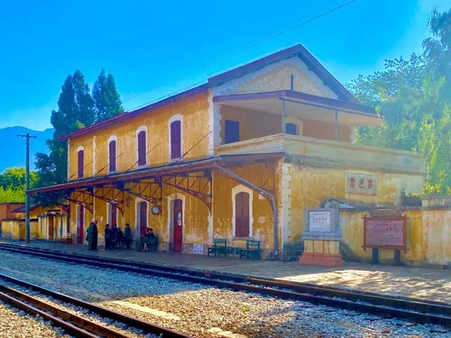 有一种叫红河的烟火，藏在山水间，暖在民宿里，潮在非遗中