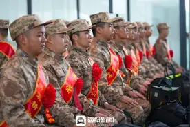 出发！送兵入伍启新程图片