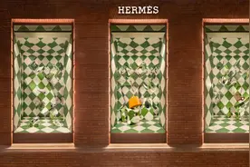 艺术时尚的多维表达：从超现实橱窗到传统染色图片