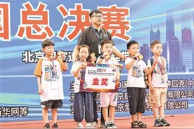 宁夏7岁女孩南亦茹捧起国际赛事金奖图片