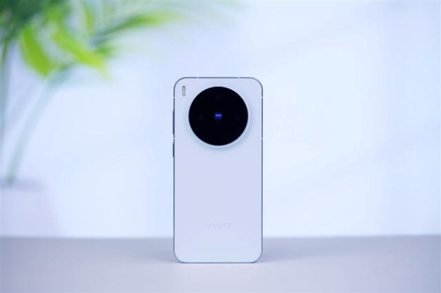 完美小屏影像旗舰！vivo X300手机评测：随手一拍就有德味 高阶技巧信手拈来