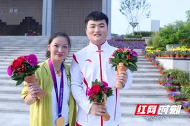 观赛记录｜举起手枪，他知道身后有着家乡的期盼和支持图片
