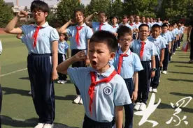 济南：红领巾宣誓，我们入队了！图片