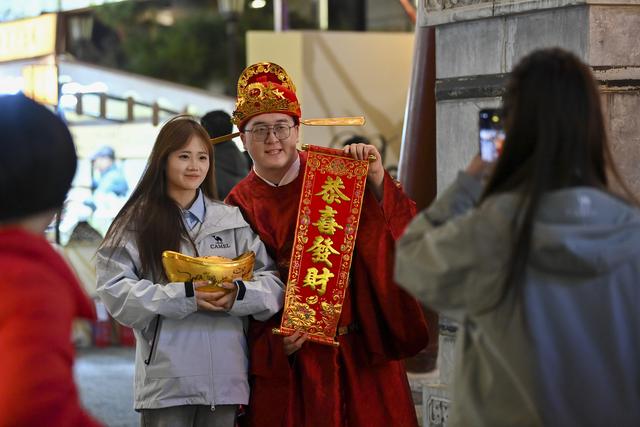 在太原钟楼街品味古今交融的烟火气