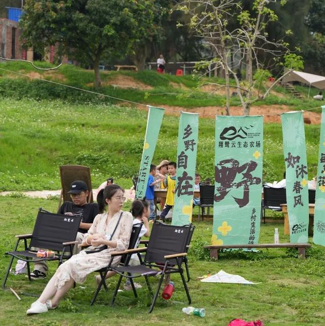 是时候爆火了，这座“天赋异禀”的小山村，来了就想当”新村民”！