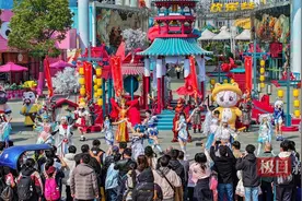 樱花“汉马”周日开跑，所有选手半价游览欢乐谷图片