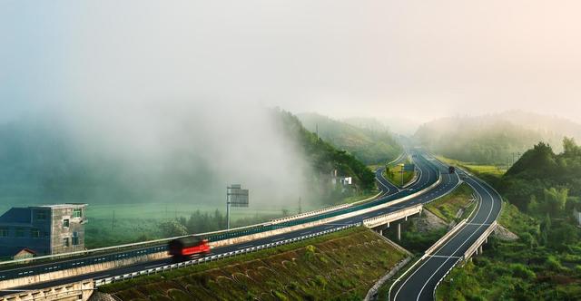 组图丨炎陵：公路在云雾中延伸，故事在田野间生长