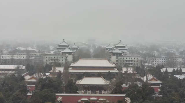 登景山，赏雪景！京城已是银装素裹