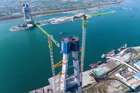 枝江长江大桥北岸主塔封顶图片