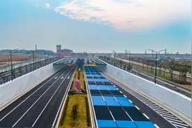 国内最长干线公路湖底隧道通车！图片