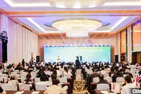 “Z世代”国产美妆“出圈”专家建议企业加大研发图片