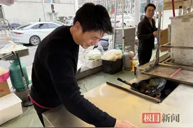 90后小伙摆摊炒饭走红网络引来网友“在线征婚”，本人回应：已有相亲对象正在接触图片