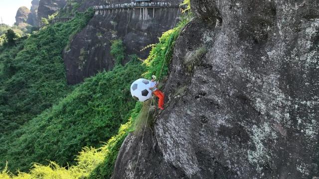 龙虎天下绝，飞檐走“鼻”！2025龙虎山岩壁速降赛圆满收官！
