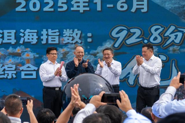 交出幸福答卷丨守护清澈洱海，共筑人湖和谐