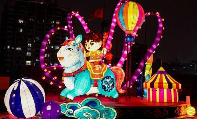 长安灯会的马多成“马”了！双园千灯万马，解锁马年最潮打开方式