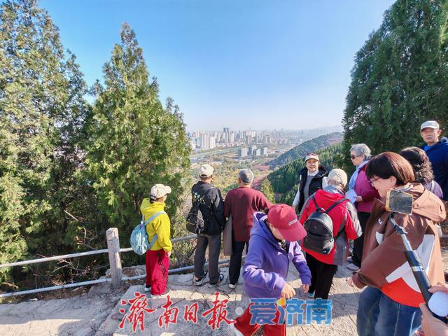 腊山冬日正当“红”| 一年四季 泉在济南