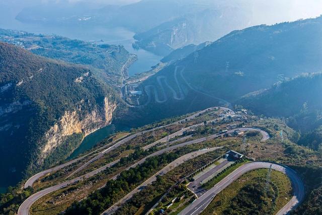 【天眼影像】初冬时节，织金这“一路”风光真美！