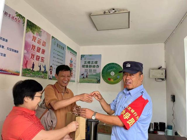 19.7℃的清凉 满分的真诚温情丨朱咏鸿