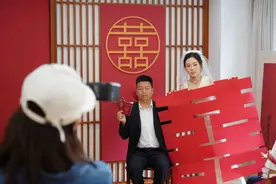 全国通办后首个婚姻登记迎来高峰！昆明官渡区近300对新人甜蜜领证图片