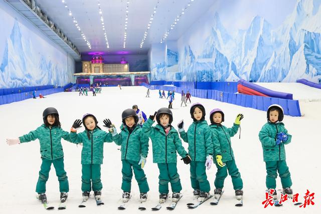 “知音湖北·超级文旅日”掀起冬日热浪，市中心推门见雪引领微度假新风尚