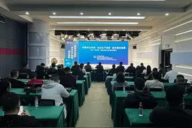 如何安全骑行，购买电动自行车也可认准“车架号”…这些专家们现场进行电动车安全科普图片