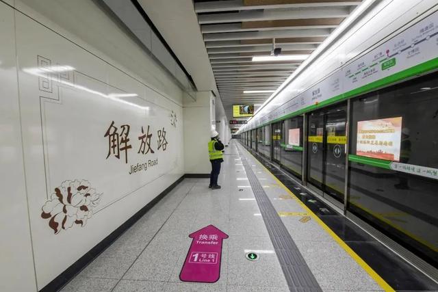 今儿起，在洛阳能边坐地铁边摸「文物」啦！