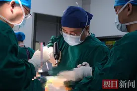 获两万元善款资助，58岁女子在汉完成全膝关节置换手术图片