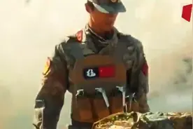 帅“爆”了！教官帅气爆破后淡定离场图片