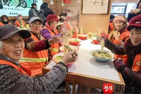 连云港海州：“城市温暖侠”行动 ，寒冬送暖，爱满全城图片