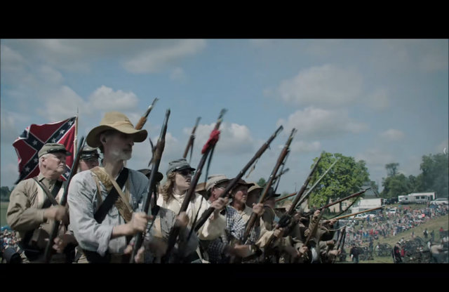 当最硬核的女性导演，选择去拍核恐惧题材