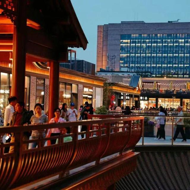 返程路上翻“朋友圈”，西城的快乐跳出屏幕