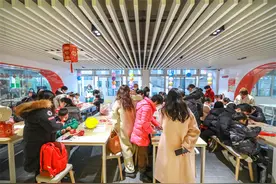 元宵节的花灯准备好了吗？还没做的话 不妨用收到的红包做盏花灯图片