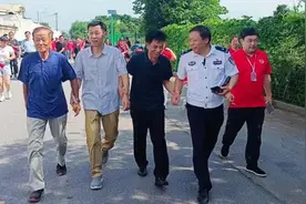 男子3岁时与家人分离 警方帮助下65年后终与家人团圆图片