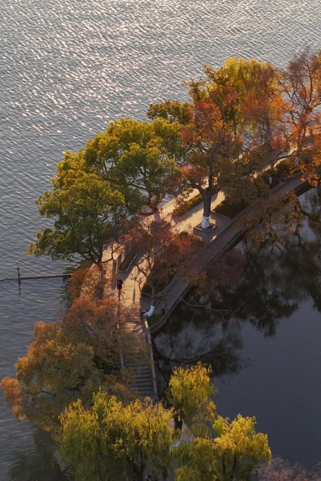 美翻了！南湖，正是红橙黄绿时