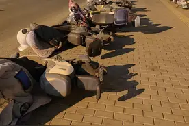 主动放倒“小电驴”，市民社区开启“躺平”防风模式图片