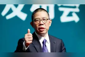 钟睒睒4500亿元第三次成中国首富，马化腾黄峥分列二三视频封面