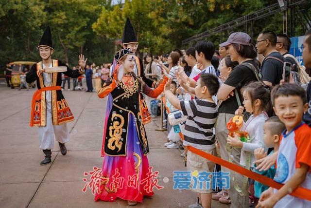 图集｜济南方特 “国风盛典” 燃动假期，非遗与欢乐共谱华章