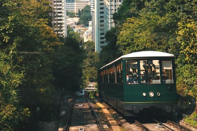 从高铁站步行几分钟，出境了！网友：原来如此丝滑