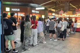 百万拍卖、全球疯抢，Labubu如何成为一代顶流？图片