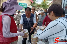 社区爱心餐 让老人乐享幸福“食”光图片