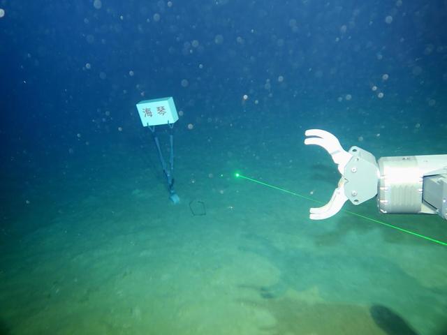新华全媒+｜我国自主研制的6000米级深海无人遥控潜水器“海琴”号在南海成功海试