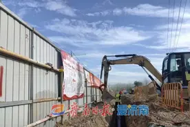 拉满生产“进度条”：新旧动能转换起步区大桥片区7条道路供水管道工程项目施工图片