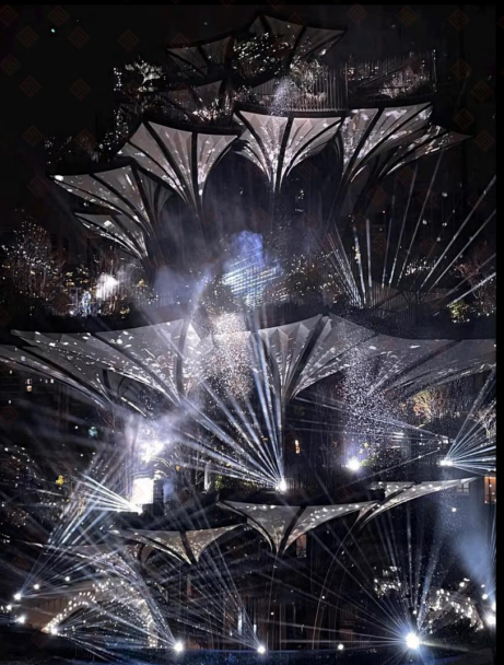 当 “生命之树” 焕新长安，这场光影盛宴藏着西安万象城的周年情书