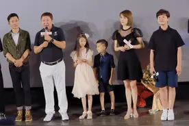 电影《忠爱无言2》全国上映 金巧巧突破形象素颜出镜图片