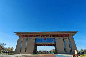 四季看新疆之走进口岸看新疆丨通商道 增友谊 融民心——巴克图口岸中哈边民互市见闻图片